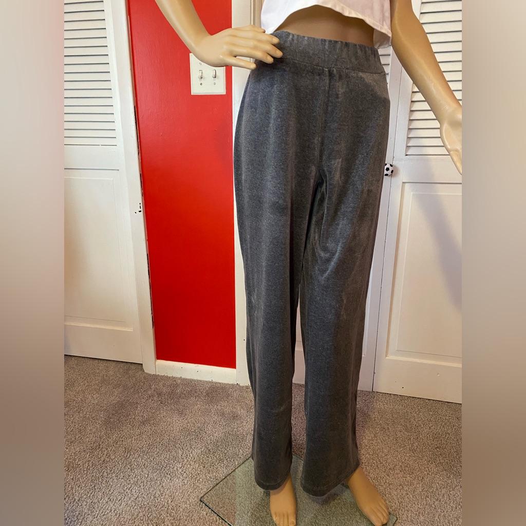 Jones New York Sport Grey Velour Pants In A Size Large